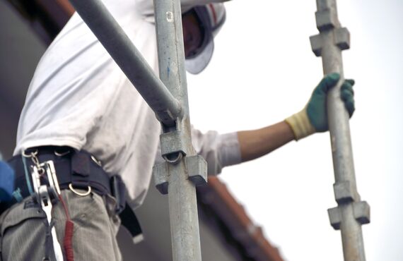 快適な待遇で足場の技術を磨き一流の鳶職を目指す | 和泉市で建設の仕事がしたい方を募集中の株式会社青栄